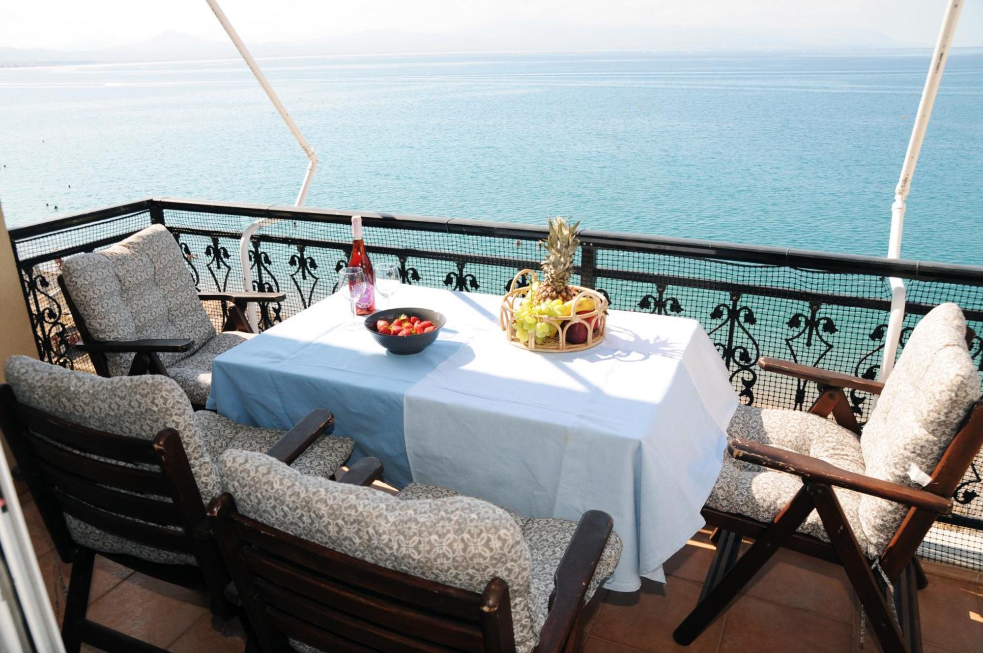 Amazing Condo By The Beach Loutráki Extérieur photo